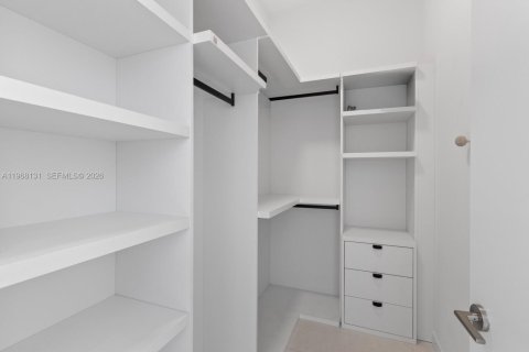 Condo in Miami, Florida, 4 bedrooms  № 2040907 - photo 23