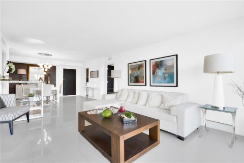 Condominio en alquiler en Hallandale Beach, Florida, 2 dormitorios, 102.19 m2 № 2000306 - foto 5