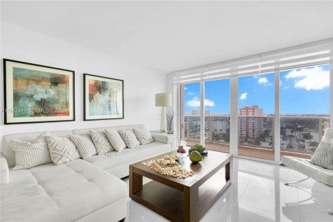 Condominio en alquiler en Hallandale Beach, Florida, 2 dormitorios, 102.19 m2 № 2000306 - foto 22