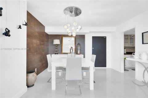 Condominio en alquiler en Hallandale Beach, Florida, 2 dormitorios, 102.19 m2 № 2000306 - foto 12