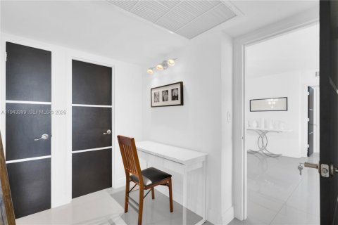 Condominio en alquiler en Hallandale Beach, Florida, 2 dormitorios, 102.19 m2 № 2000306 - foto 17