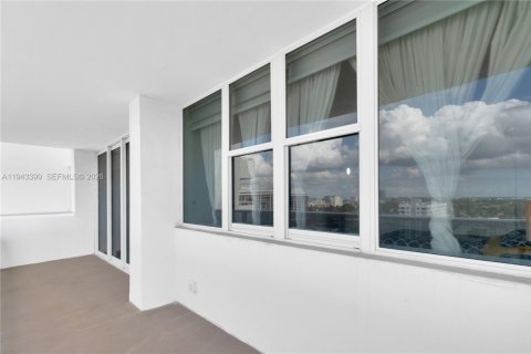 Condominio en alquiler en Hallandale Beach, Florida, 2 dormitorios, 102.19 m2 № 2000306 - foto 28