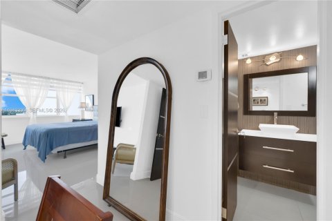 Condominio en alquiler en Hallandale Beach, Florida, 2 dormitorios, 102.19 m2 № 2000306 - foto 15