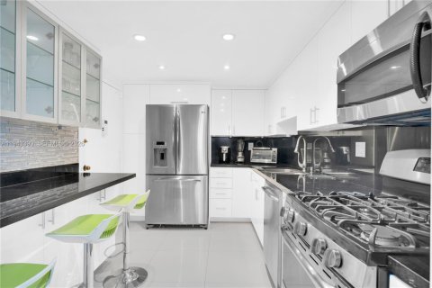 Condominio en alquiler en Hallandale Beach, Florida, 2 dormitorios, 102.19 m2 № 2000306 - foto 11