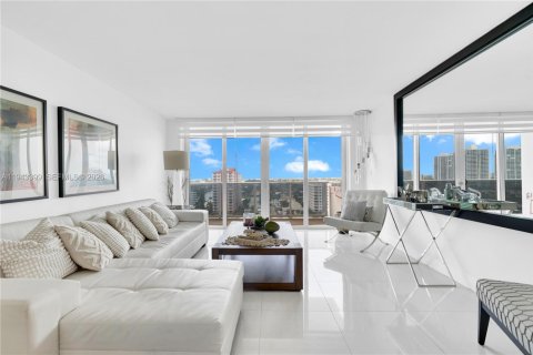 Condominio en alquiler en Hallandale Beach, Florida, 2 dormitorios, 102.19 m2 № 2000306 - foto 4