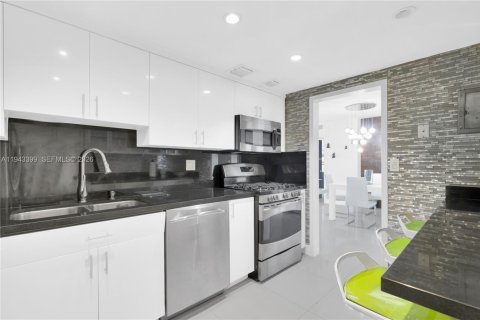 Condominio en alquiler en Hallandale Beach, Florida, 2 dormitorios, 102.19 m2 № 2000306 - foto 9