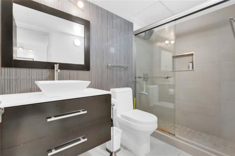 Condominio en alquiler en Hallandale Beach, Florida, 2 dormitorios, 102.19 m2 № 2000306 - foto 16