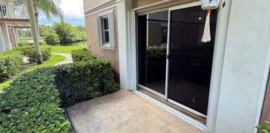 Condo à Pembroke Pines, Floride, 2 chambres № 1963336