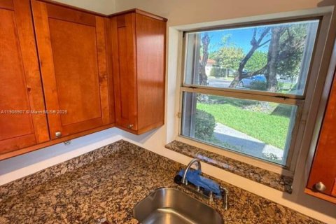 Copropriété à vendre à Pembroke Pines, Floride: 2 chambres, 96.34 m2 № 1963336 - photo 6