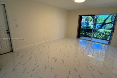 Copropriété à vendre à Pembroke Pines, Floride: 2 chambres, 96.34 m2 № 1963336 - photo 4
