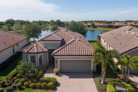 Casa en venta en Lakewood Ranch, Florida, 2 dormitorios, 179.3 m2 № 1618545 - foto 1