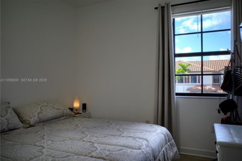 Townhouse in Hialeah, Florida 3 bedrooms, 146.23 sq.m. № 2080655 - photo 28