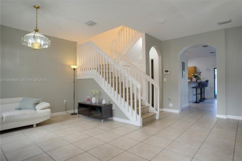 Townhouse in Hialeah, Florida 3 bedrooms, 146.23 sq.m. № 2080655