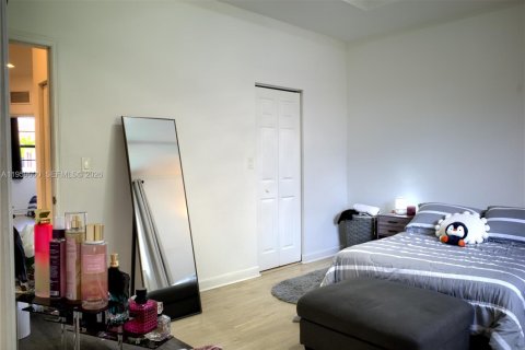 Townhouse in Hialeah, Florida 3 bedrooms, 146.23 sq.m. № 2080655 - photo 23