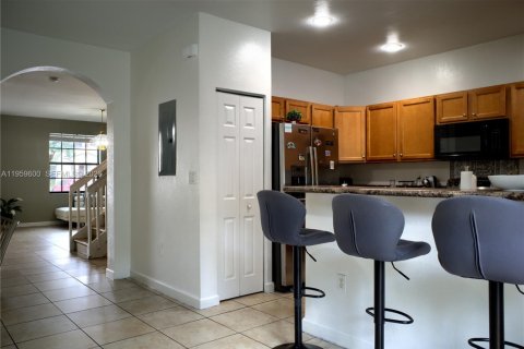 Townhouse in Hialeah, Florida 3 bedrooms, 146.23 sq.m. № 2080655 - photo 11
