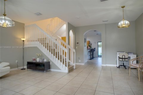 Townhouse in Hialeah, Florida 3 bedrooms, 146.23 sq.m. № 2080655 - photo 5