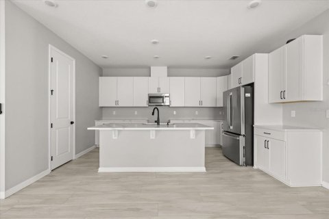 House in Lake Alfred, Florida 4 bedrooms, 198.07 sq.m. № 1912863 - photo 6