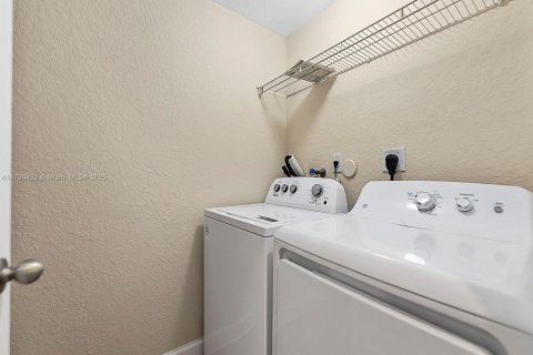 Townhouse in Homestead, Florida 4 bedrooms, 172.05 sq.m. № 1804411 - photo 25
