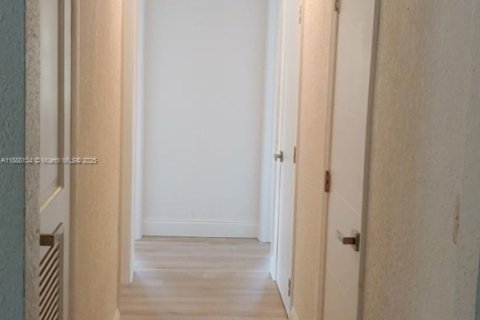 Снять в аренду виллу или дом в Майами, Флорида 3 спальни, 117.99м2, № 2035040 - фото 14