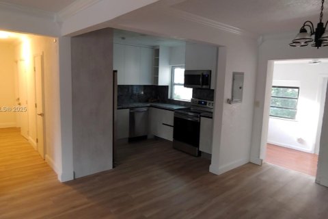 Снять в аренду виллу или дом в Майами, Флорида 3 спальни, 117.99м2, № 2035040 - фото 12