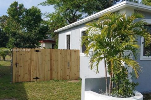 Снять в аренду виллу или дом в Майами, Флорида 3 спальни, 117.99м2, № 2035040 - фото 11