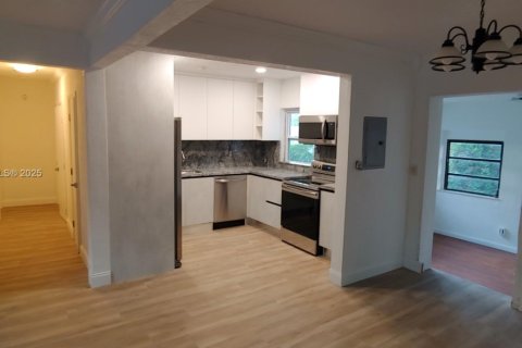 Снять в аренду виллу или дом в Майами, Флорида 3 спальни, 117.99м2, № 2035040 - фото 5