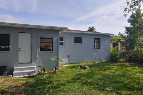 Снять в аренду виллу или дом в Майами, Флорида 3 спальни, 117.99м2, № 2035040 - фото 4