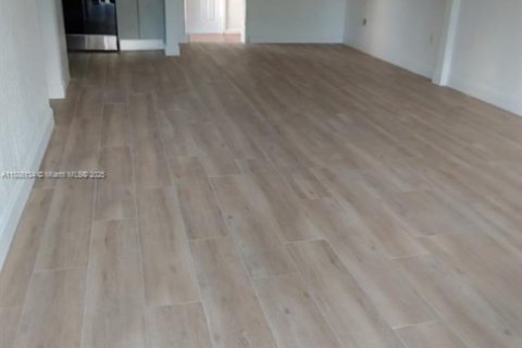 Снять в аренду виллу или дом в Майами, Флорида 3 спальни, 117.99м2, № 2035040 - фото 13