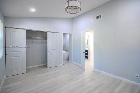 Townhouse in Coral Springs, Florida 3 bedrooms, 125.79 sq.m. № 1976159 - photo 13