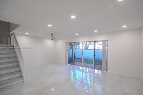 Townhouse in Coral Springs, Florida 3 bedrooms, 125.79 sq.m. № 1976159 - photo 6