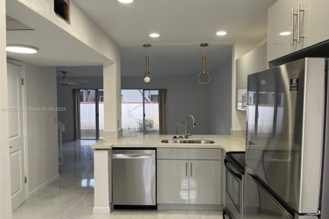 Townhouse in Coral Springs, Florida 3 bedrooms, 125.79 sq.m. № 1976159 - photo 3