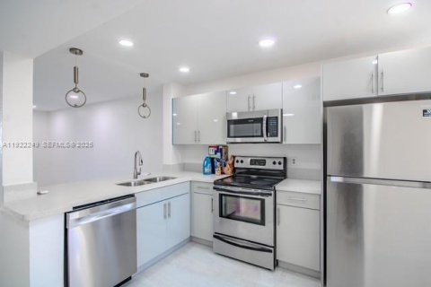 Townhouse in Coral Springs, Florida 3 bedrooms, 125.79 sq.m. № 1976159 - photo 5