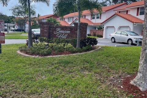 Townhouse in Coral Springs, Florida 3 bedrooms, 125.79 sq.m. № 1976159 - photo 1