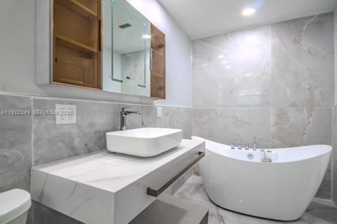 Townhouse in Coral Springs, Florida 3 bedrooms, 125.79 sq.m. № 1976159 - photo 14