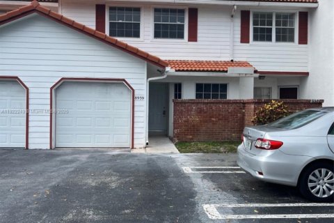 Townhouse in Coral Springs, Florida 3 bedrooms, 125.79 sq.m. № 1976159 - photo 2