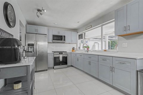 House in Miramar, Florida 3 bedrooms, 149.67 sq.m. № 2027776 - photo 20