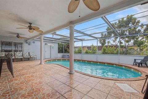 House in Miramar, Florida 3 bedrooms, 149.67 sq.m. № 2027776 - photo 22