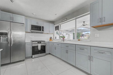 House in Miramar, Florida 3 bedrooms, 149.67 sq.m. № 2027776 - photo 19