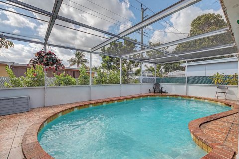 House in Miramar, Florida 3 bedrooms, 149.67 sq.m. № 2027776 - photo 25