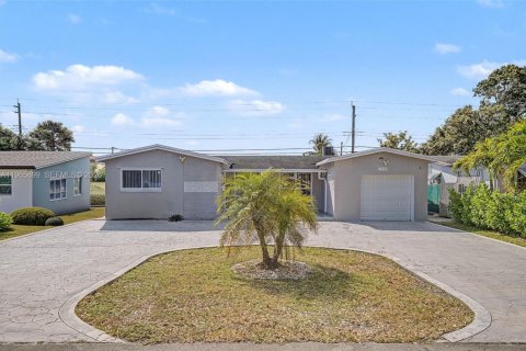 House in Miramar, Florida 3 bedrooms, 149.67 sq.m. № 2027776