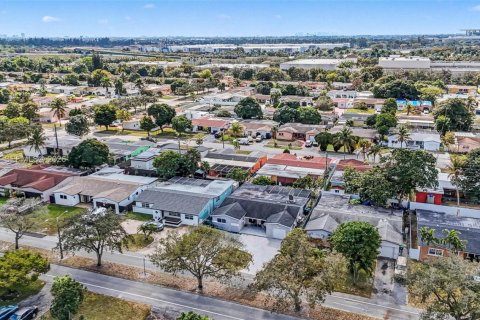 House in Miramar, Florida 3 bedrooms, 149.67 sq.m. № 2027776 - photo 30