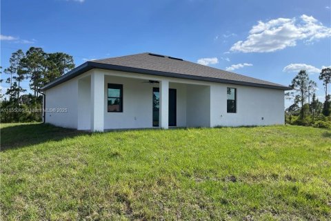 House in Lehigh Acres, Florida 3 bedrooms № 1874163 - photo 4