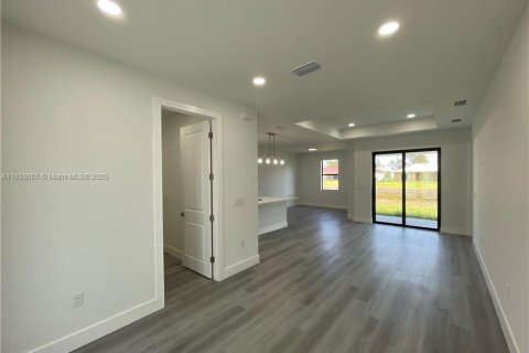 House in Lehigh Acres, Florida 3 bedrooms № 1874163 - photo 6