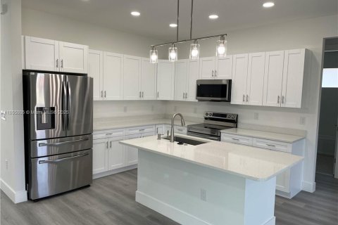 House in Lehigh Acres, Florida 3 bedrooms № 1874163 - photo 8