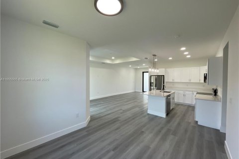 House in Lehigh Acres, Florida 3 bedrooms № 1874163 - photo 7