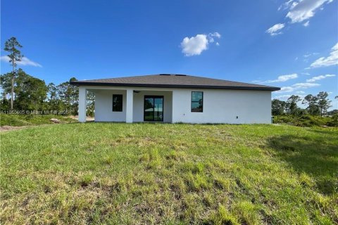 House in Lehigh Acres, Florida 3 bedrooms № 1874163 - photo 3