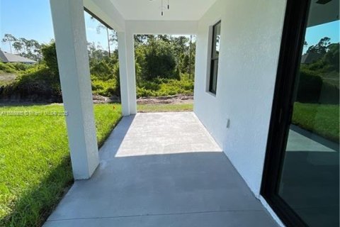 House in Lehigh Acres, Florida 3 bedrooms № 1874163 - photo 5