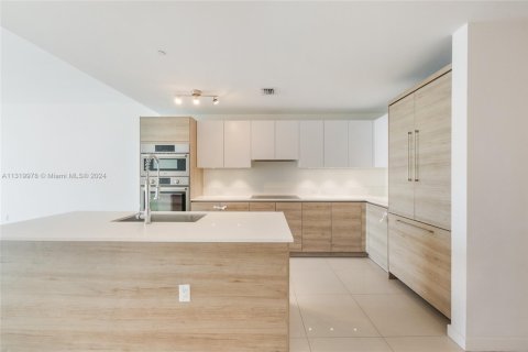 Condo in Bay Harbor Islands, Florida, 3 bedrooms  № 1859971 - photo 4