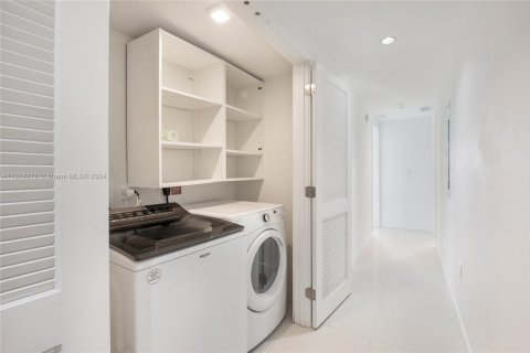Condo in Bay Harbor Islands, Florida, 3 bedrooms  № 1859971 - photo 12