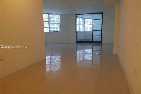 Condominio en alquiler en Miami, Florida, 2 dormitorios, 91.97 m2 № 2182405 - foto 6